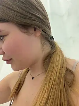 ella zzz online show from March 11, 2026, 9:42 pm