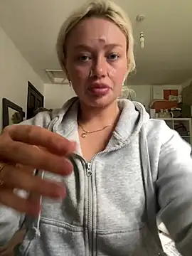 Snapshot of blissdimicco chatting on March 22, 2025, 11:21 am blissdimicco online show from March 22, 2025, 11:21 am
