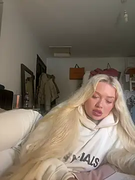 Snapshot of blissdimicco chatting on March 11, 2025, 4:51 pm blissdimicco online show from March 11, 2025, 4:51 pm