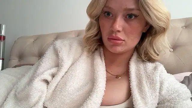 Snapshot of blissdimicco chatting on May 11, 2026, 11:00 am blissdimicco online show from May 11, 2026, 11:00 am