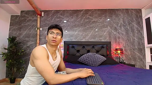 ApoloCruz online show from April 18, 2026, 3:31 am