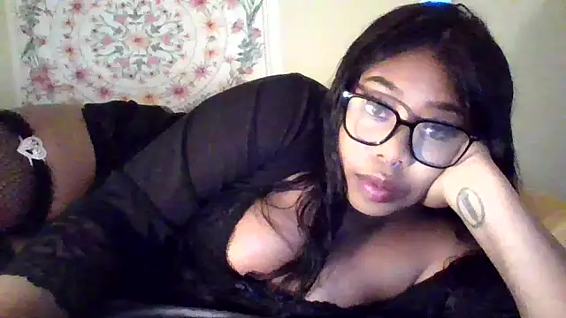 angeliquebelcali online show from October 19, 2025, 5:16 pm