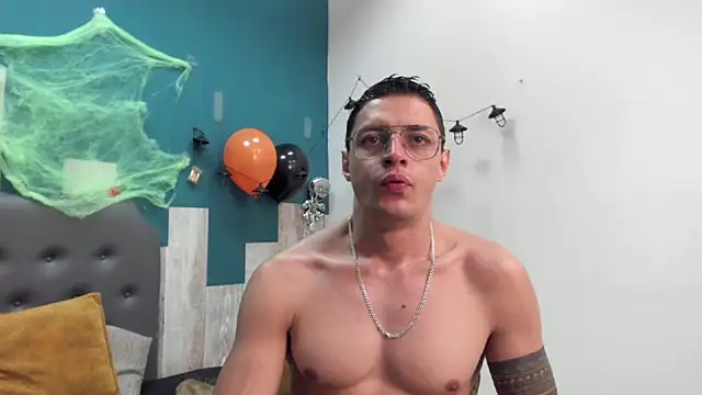 Snapshot of Frank_Millers chatting on November 4, 2025, 6:44 pm Frank Millers online show from November 4, 2025, 6:44 pm