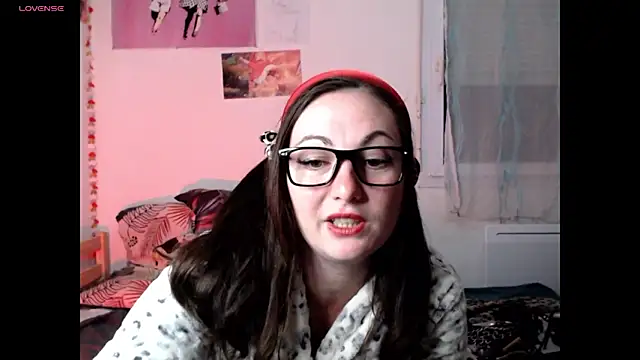 AdorahB3ll3 online show from April 7, 2026, 7:04 pm