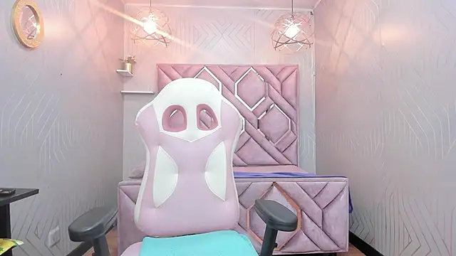 nefertiti ebony online show from March 23, 2025, 2:37 am