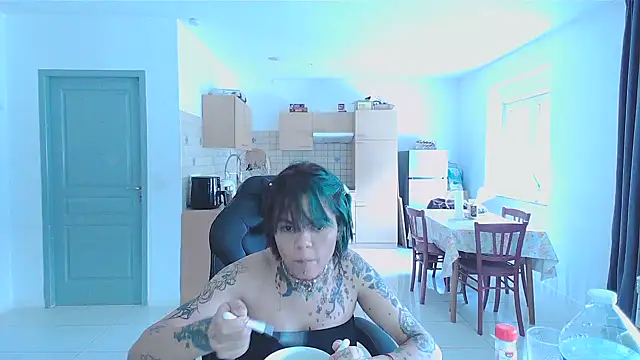 Snapshot of serena__vedette chatting on January 27, 2025, 12:05 pm serena vedette online show from January 27, 2025, 12:05 pm