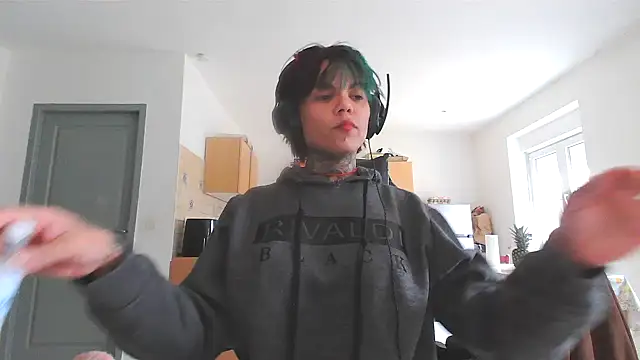 Snapshot of serena__vedette chatting on February 12, 2025, 11:40 am serena vedette online show from February 12, 2025, 11:40 am