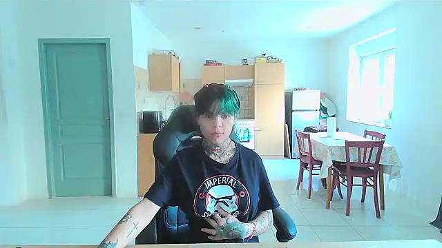 Snapshot of serena__vedette chatting on February 7, 2025, 11:45 am serena vedette online show from February 7, 2025, 11:45 am