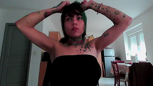 Snapshot of serena__vedette chatting on February 25, 2025, 8:14 am serena vedette online show from February 25, 2025, 8:14 am