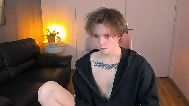 Snapshot of DemianEnglen chatting on April 9, 2026, 3:29 pm DemianEnglen online show from April 9, 2026, 3:29 pm