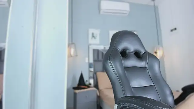 Raven jade  online show from November 1, 2025, 7:19 pm