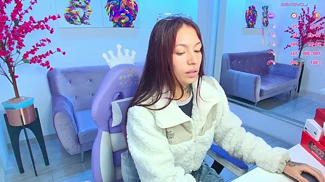 Charlotte ethan online show from November 5, 2025, 3:53 am