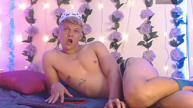 izan 20 online show from February 27, 2026, 9:47 pm