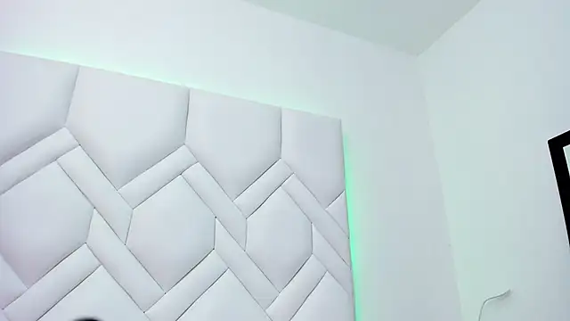 LindaHooker online show from February 22, 2025, 8:29 am