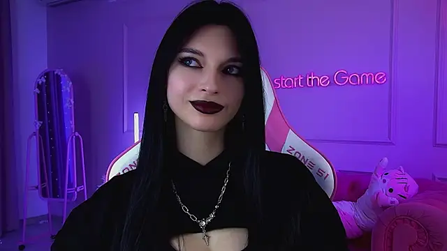 Snapshot of BeverlyMost chatting on May 5, 2026, 6:44 pm BeverlyMost online show from May 5, 2026, 6:44 pm