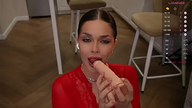 Sofa 01 online show from October 23, 2025, 3:32 pm