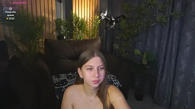 Snapshot of AureliaBliss_ chatting on October 5, 2025, 5:53 am AureliaBliss online show from October 5, 2025, 5:53 am