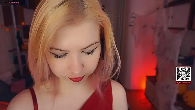 LynetHakes online show from November 4, 2025, 4:27 am