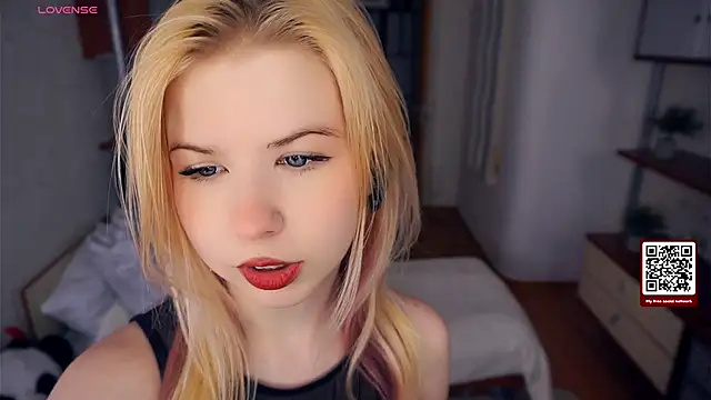 LynetHakes online show from November 17, 2025, 4:16 am