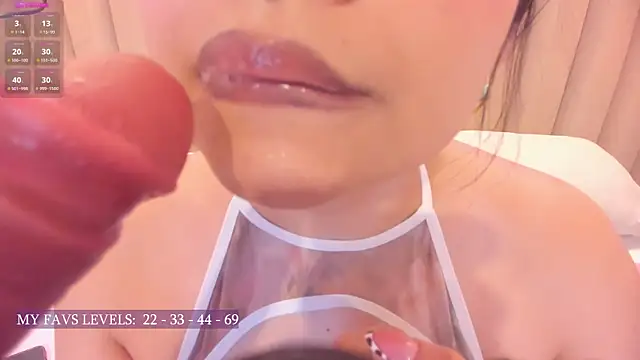 Snapshot of Naomymonroe_ chatting on September 17, 2025, 9:39 pm Naomymonroe online show from September 17, 2025, 9:39 pm