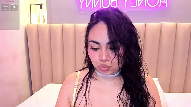 Naomymonroe  online show from January 14, 2026, 9:51 pm