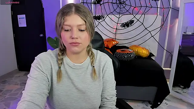 alaia greyy online show from November 1, 2025, 1:16 pm