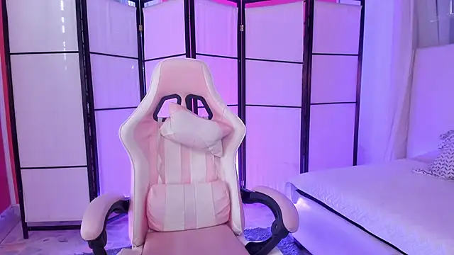 Snapshot of alaia_greyy chatting on February 26, 2026, 2:28 pm alaia greyy online show from February 26, 2026, 2:28 pm