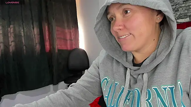 Isabella boom online show from March 8, 2025, 1:14 pm