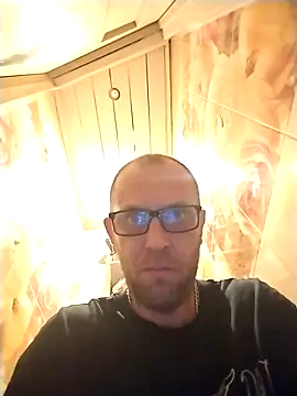 MaxDevilWhite online show from September 10, 2025, 4:06 pm