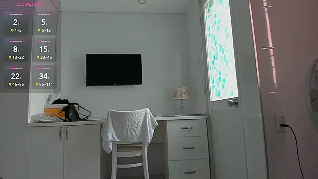 Yuki miiii online show from March 11, 2026, 2:38 am