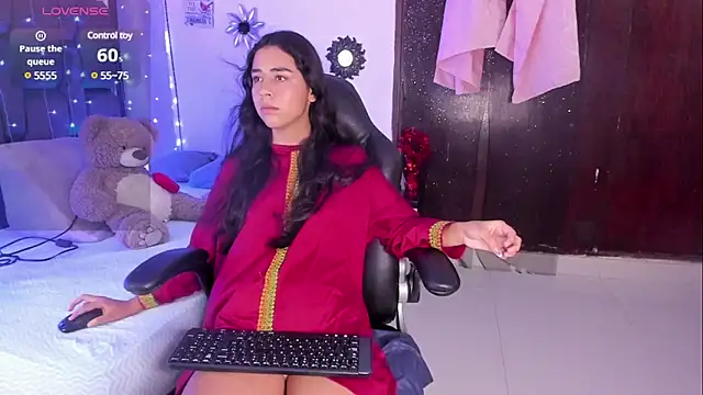 NaylaSaadi online show from February 5, 2025, 7:31 pm