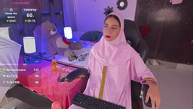 NaylaSaadi online show from February 19, 2025, 8:31 pm