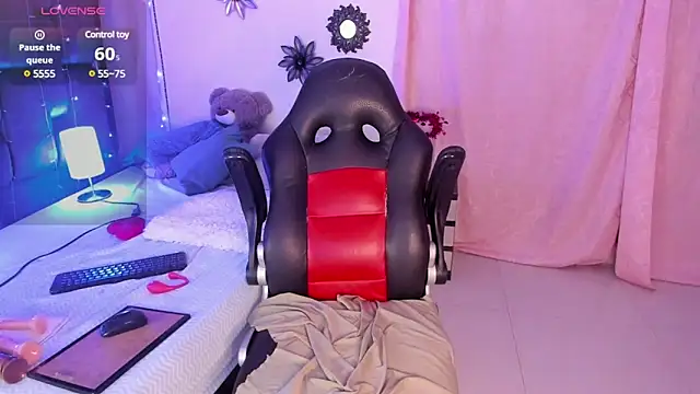 NaylaSaadi online show from March 19, 2025, 11:36 pm