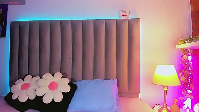 CamiiGarcia online show from November 6, 2025, 6:17 am