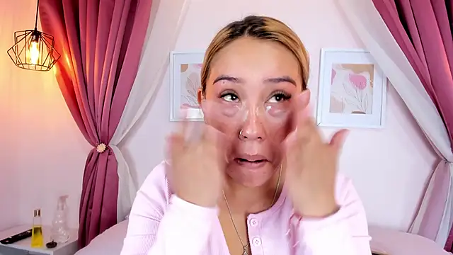 Lannajansen online show from May 26, 2026, 1:42 pm