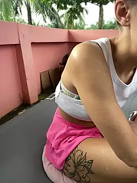 White Lu online show from September 28, 2025, 2:07 am