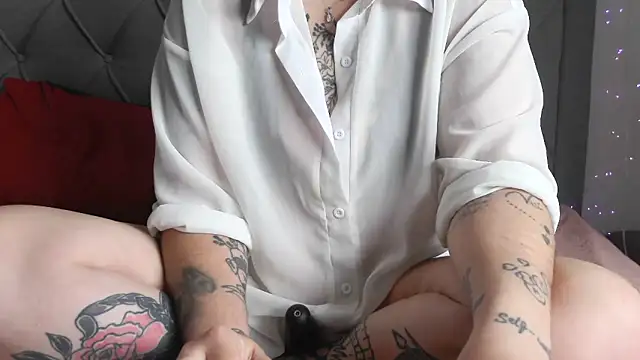 bunnyfox420 online show from April 23, 2026, 4:19 pm