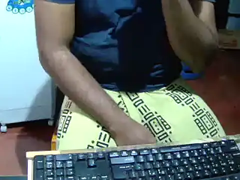 Snapshot of lolboy1234Z chatting on November 10, 2025, 11:32 pm lolboy1234Z online show from November 10, 2025, 11:32 pm