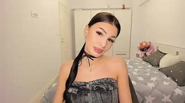 HelenShawn online show from February 25, 2025, 6:44 pm