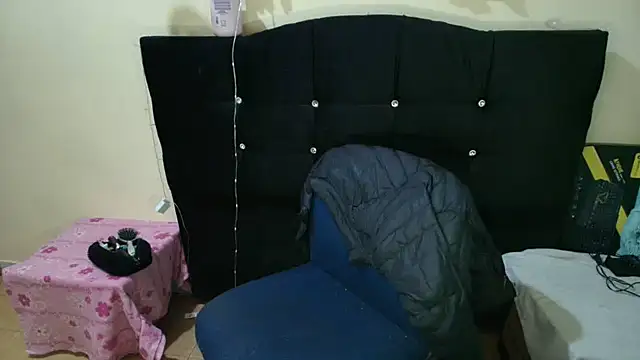 Snapshot of MelodyHott2 chatting on January 6, 2026, 1:42 am MelodyHott2 online show from January 6, 2026, 1:42 am