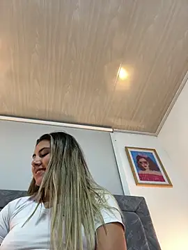 Snapshot of MeganCrow chatting on February 20, 2026, 6:26 am MeganCrow online show from February 20, 2026, 6:26 am