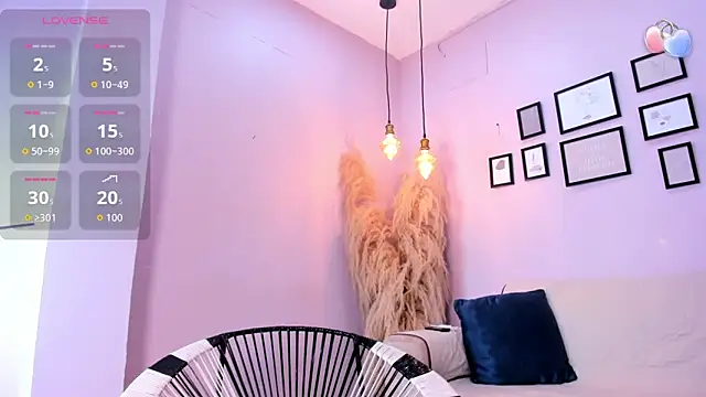 alana rossetti online show from December 15, 2025, 12:44 pm