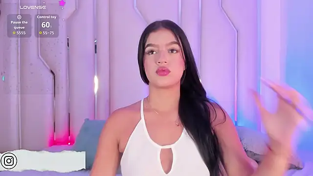 Snapshot of Loreanna_Joy chatting on September 10, 2025, 4:33 am Loreanna Joy online show from September 10, 2025, 4:33 am
