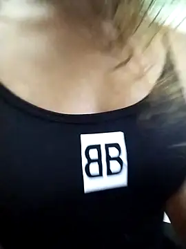 Snapshot of Zoedaniels chatting on October 17, 2025, 8:21 pm Zoedaniels online show from October 17, 2025, 8:21 pm