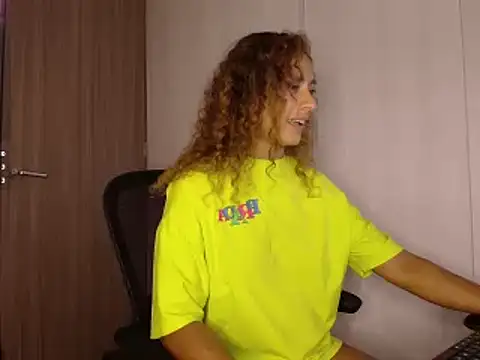 Snapshot of Zoedaniels chatting on February 18, 2025, 7:21 am Zoedaniels online show from February 18, 2025, 7:21 am