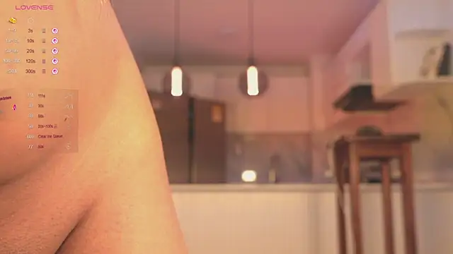 cinnamon crisss online show from December 3, 2025, 12:44 am