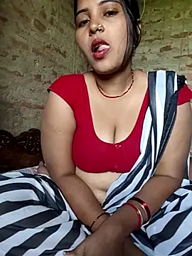 Snapshot of Simrandeshipp chatting on February 28, 2026, 5:40 am Simrandeshipp online show from February 28, 2026, 5:40 am