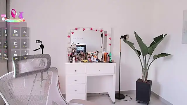 LairaScott online show from March 11, 2026, 9:42 pm