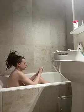 bunnythetailor online show from April 19, 2026, 8:11 pm