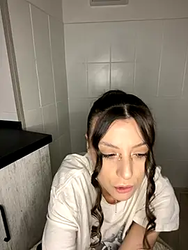 bunnythetailor online show from December 2, 2025, 10:11 pm